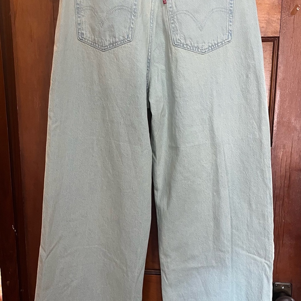 Light Wash Baggy Jeans - Relaxed Fit - Picture 4 of 6